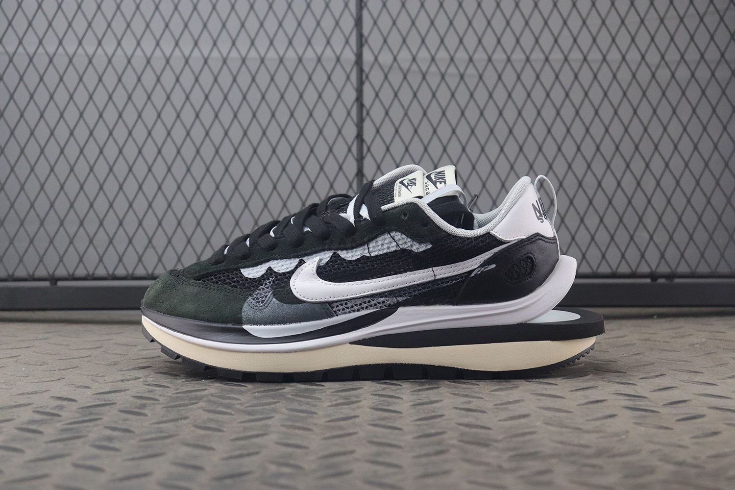 [NEWTOP공장]나이키 x 사카이 베이퍼와플 블랙 화이트