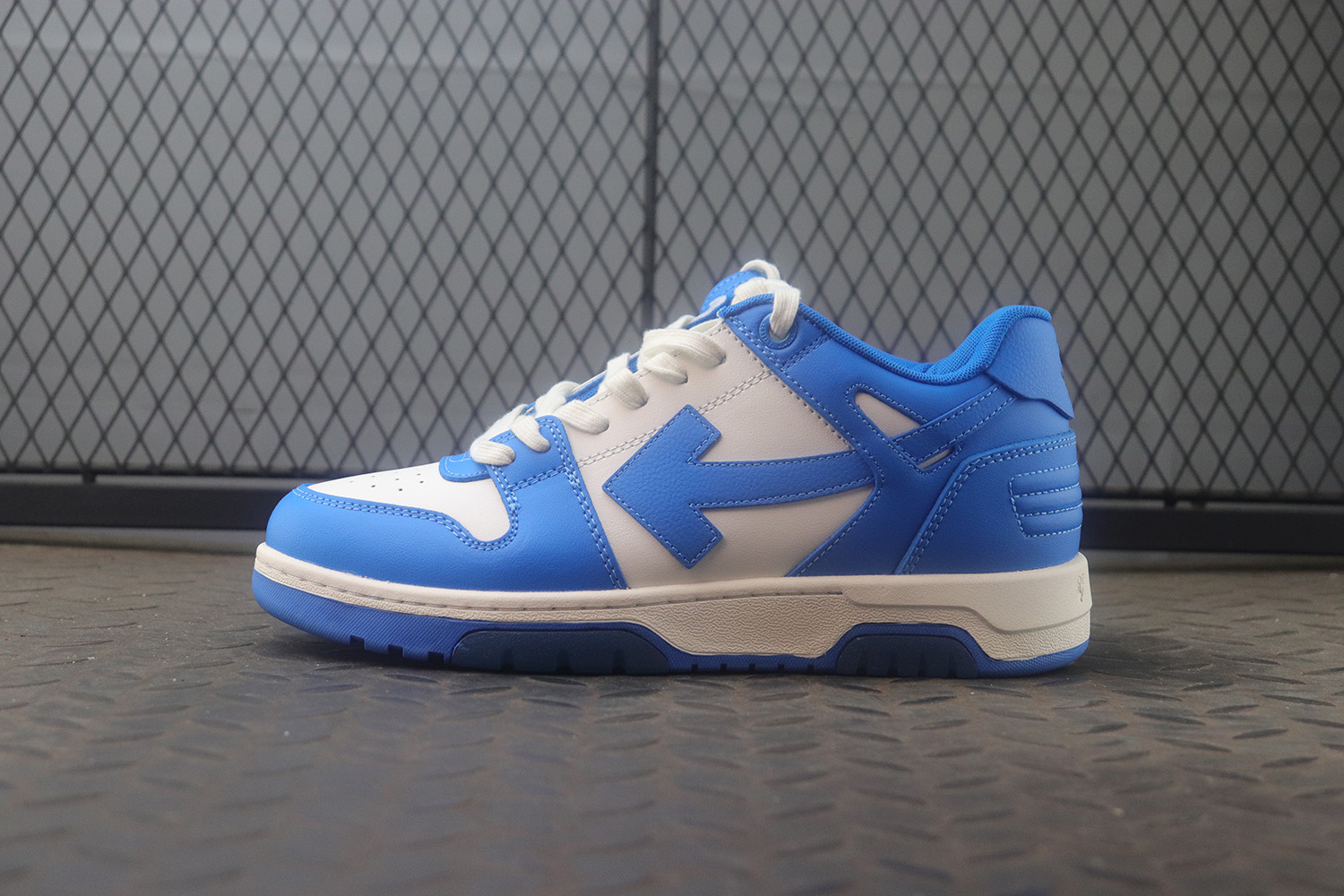 오프화이트 스니커즈