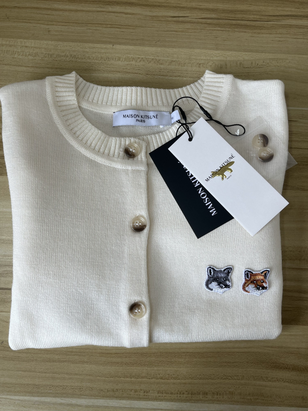(W)메종 키츠네 더블 폭스 헤드 패치 라운드넥 가디건 에크루
